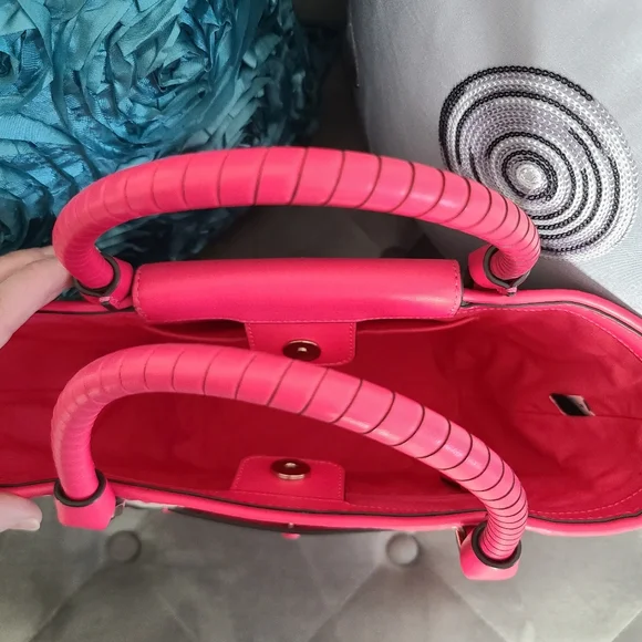 Like New - Kate Spade Straw Satchel  w/crossbody strap - Picture 13 of 16